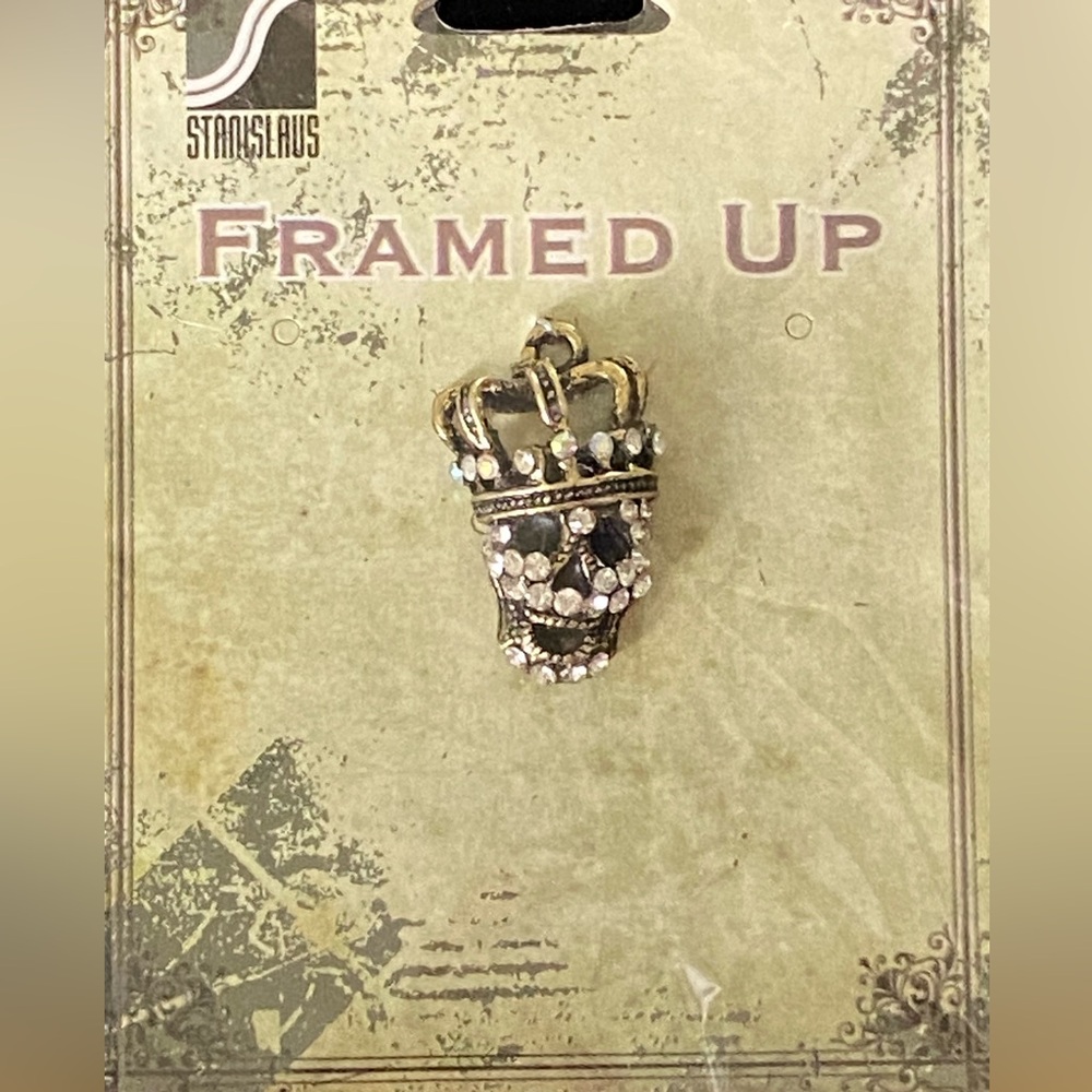 $4 or Free w/bundle - Crowned Skull Pendant/charm